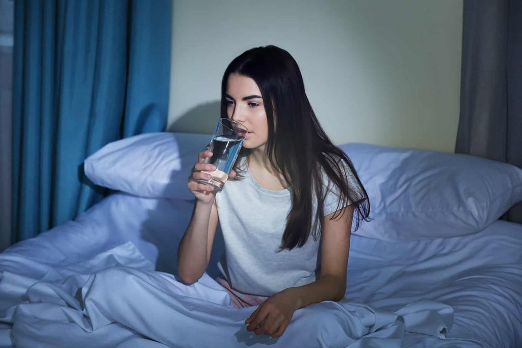 Benefits and Cautions of Drinking Water Before Bed